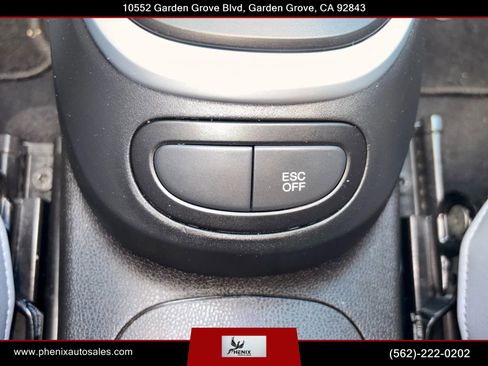 Used 2017 FIAT 500L Trekking w/ Dual-Pane Sunroof Package image 39