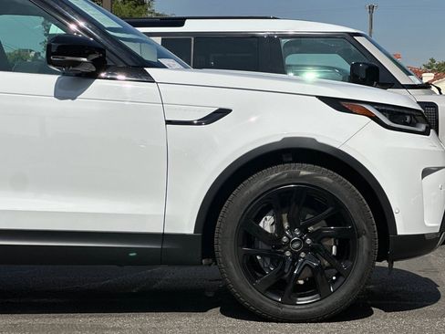 Used 2025 Land Rover Discovery S image 35