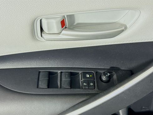 Used 2020 Toyota Corolla SE FWD image 23