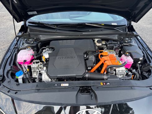 Certified 2025 Hyundai Elantra Hybrid FWD image 16