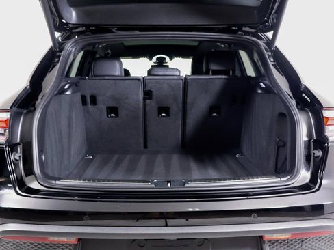 Certified 2025 Porsche Macan image 12