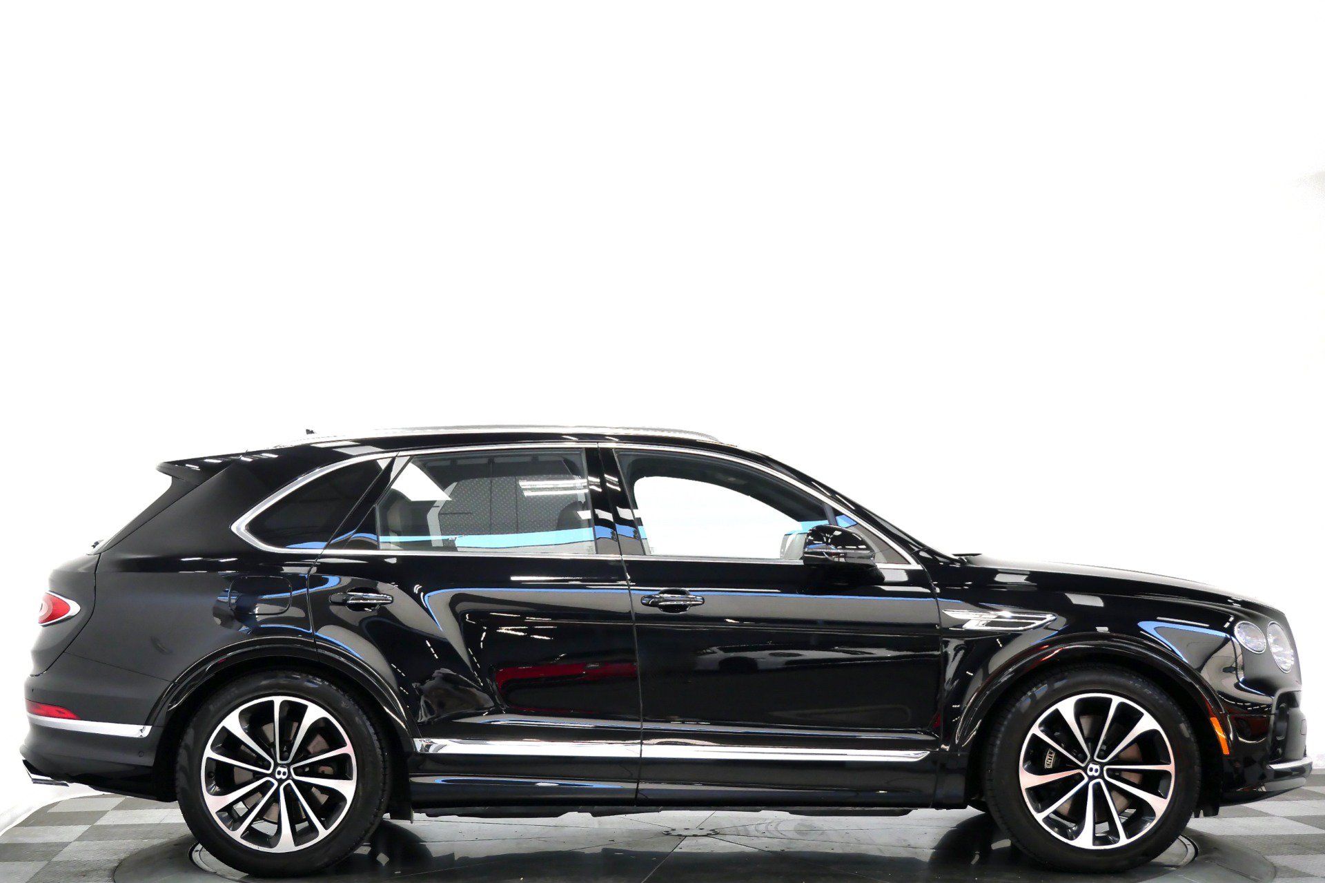 Used 2023 Bentley Bentayga AWD/4WD image 2
