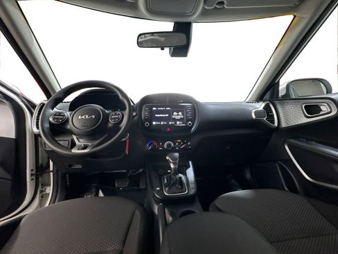 Used 2023 Kia Soul LX w/ LX Technology Package FWD image 12