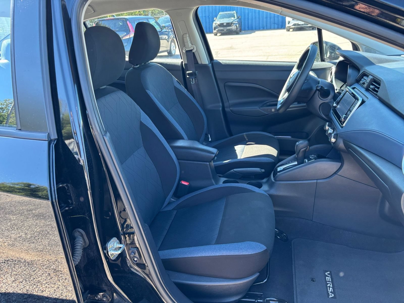Used 2025 Nissan Versa SV FWD image 33