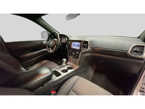 Used 2019 Jeep Grand Cherokee Laredo image 17