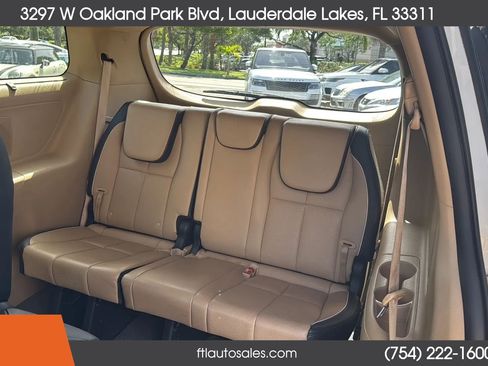 Used 2017 Kia Sedona LX w/ LX Essentials Premium Package FWD image 25