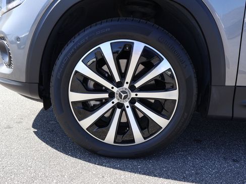 Used 2022 Mercedes-Benz GLB 250 w/ Premium Package Lite image 9