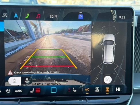 New 2025 Volkswagen Tiguan SE image 13