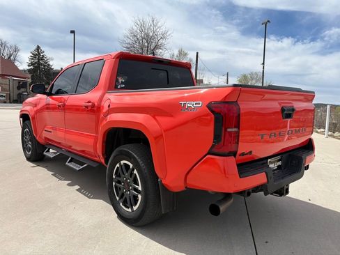 Used 2024 Toyota Tacoma TRD Sport w/ TRD Sport Upgrade Package image 4