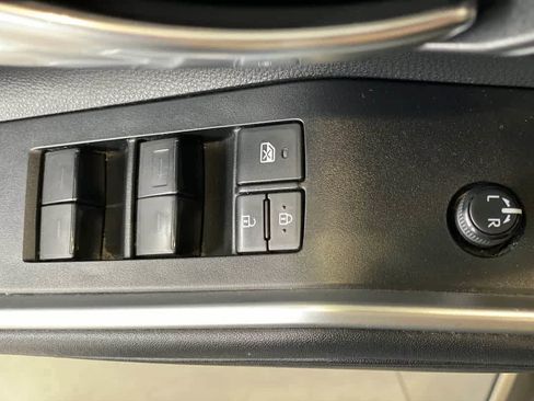 Certified 2021 Toyota Highlander XLE AWD/4WD image 16