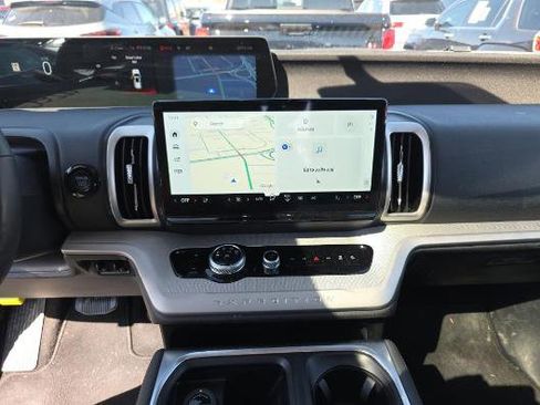 Used 2025 Ford Expedition Active image 4