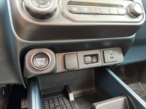 Used 2025 Ford Maverick Tremor AWD/4WD image 38