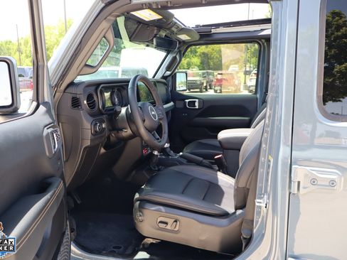 Used 2025 Jeep Wrangler Unlimited Rubicon 392 AWD/4WD image 23