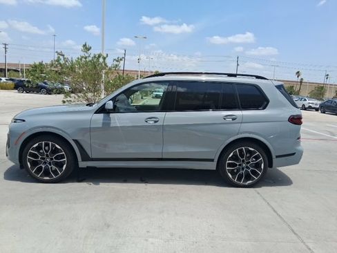 Used 2024 BMW X7 xDrive40i w/ Executive Package AWD/4WD image 3