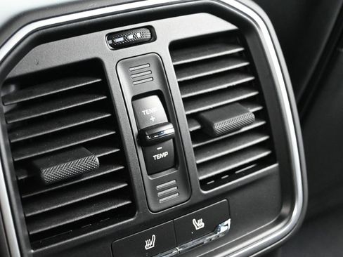 New 2026 Porsche Macan image 25