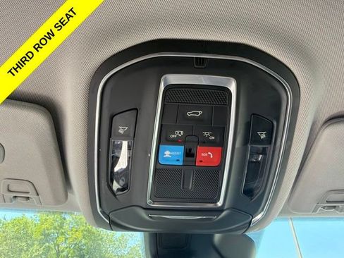 Used 2023 Jeep Grand Cherokee L Limited w/ Luxury Tech Group II AWD/4WD image 35