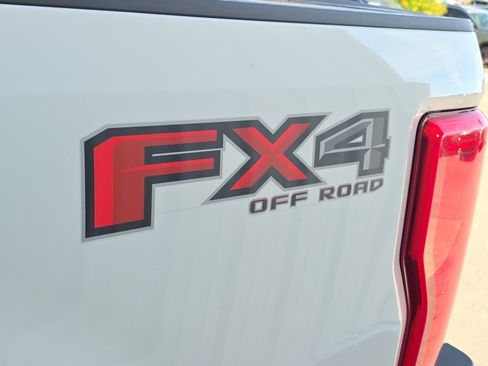 Used 2019 Ford F250 XLT w/ FX4 Off-Road Package image 7