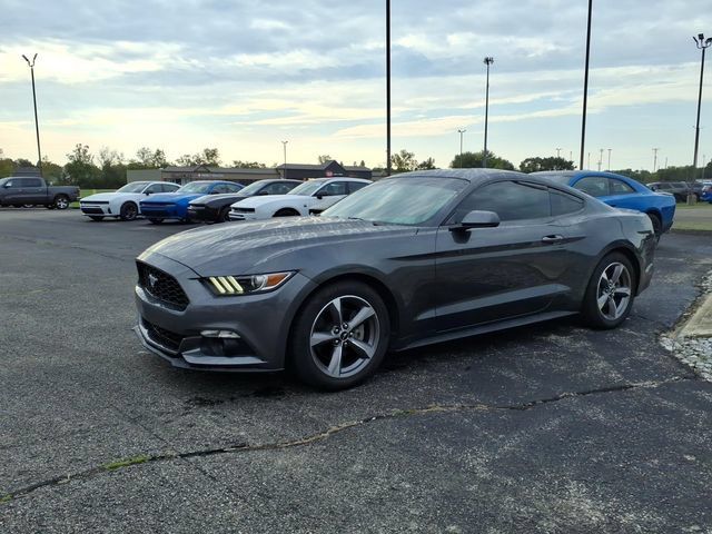 Used 2017 Ford Mustang Coupe RWD image 3