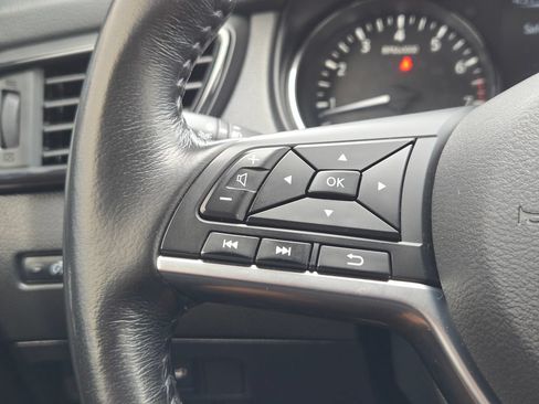 Used 2017 Nissan Rogue SV w/ SV Premium Package FWD image 22