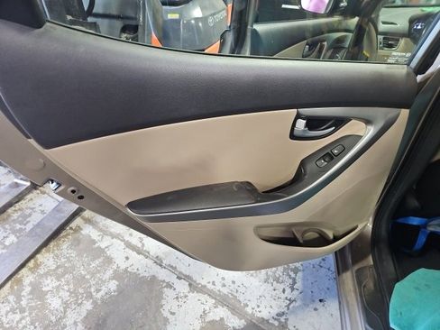 Used 2015 Hyundai Elantra Limited image 8