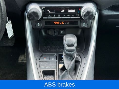 Used 2019 Toyota RAV4 LE AWD/4WD image 21