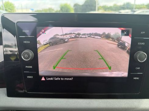 Used 2025 Volkswagen Jetta SE FWD image 20