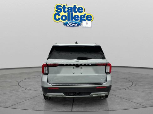 Used 2025 Ford Explorer Active w/ Active Comfort Package image 7