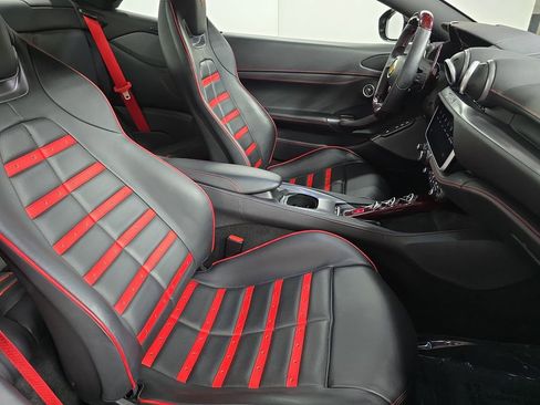 Used 2020 Ferrari Portofino image 27