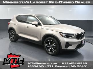 Used 2023 Volvo XC40 B5 Core video 1