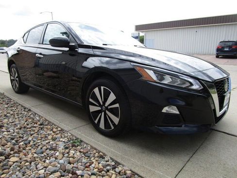 Used 2022 Nissan Altima 2.5 SV w/ SV Premium Package AWD/4WD image 3