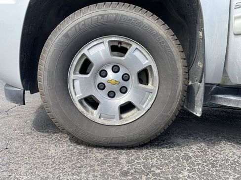 Used 2010 Chevrolet Suburban LT image 14