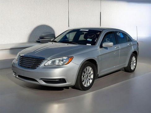 Used 2012 Chrysler 200 Touring image 2