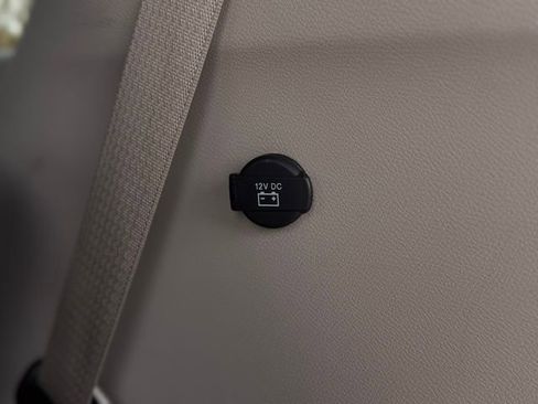 Certified 2024 Chrysler Pacifica Touring-L image 11