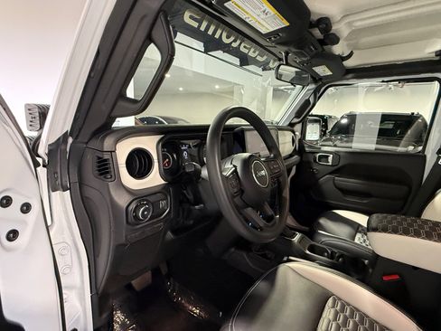 Used 2025 Jeep Wrangler Sport AWD/4WD image 35