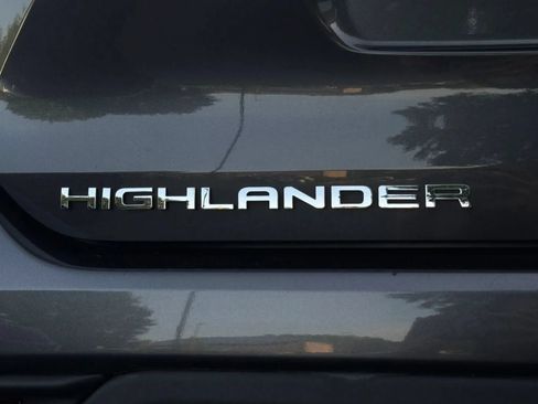 Used 2020 Toyota Highlander L FWD image 42