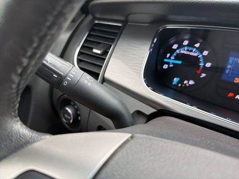 Used 2018 Ford Taurus SEL image 41