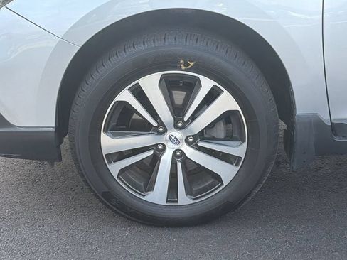 Used 2018 Subaru Outback 2.5i Limited AWD/4WD image 9