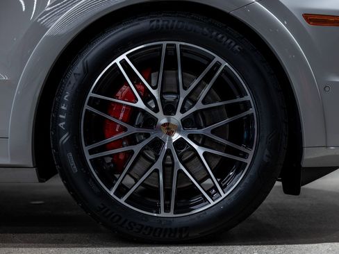 New 2026 Porsche Cayenne GTS AWD/4WD image 20