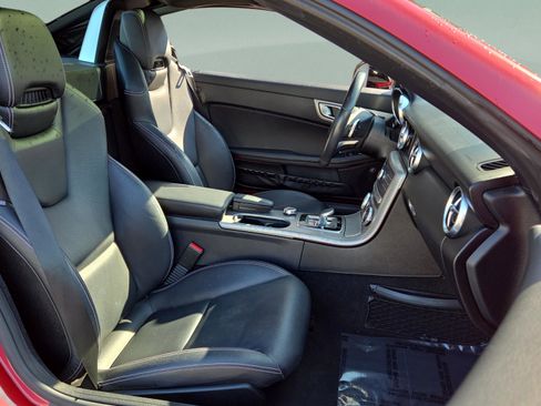 Used 2019 Mercedes-Benz SLC 300 image 17