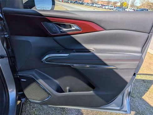 Used 2024 Chevrolet Traverse RS image 37