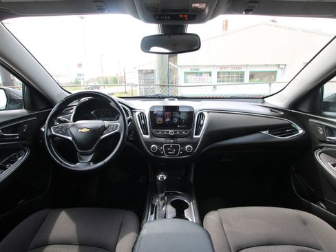 Used 2018 Chevrolet Malibu LT FWD image 13