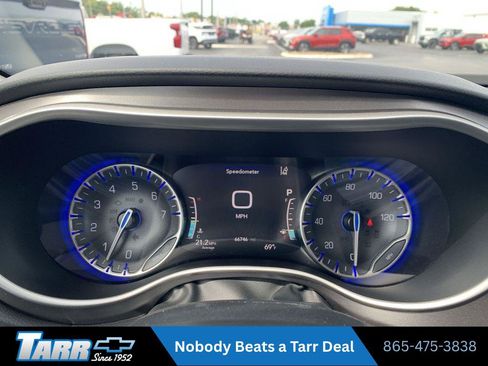Used 2023 Chrysler Pacifica Touring-L FWD image 10