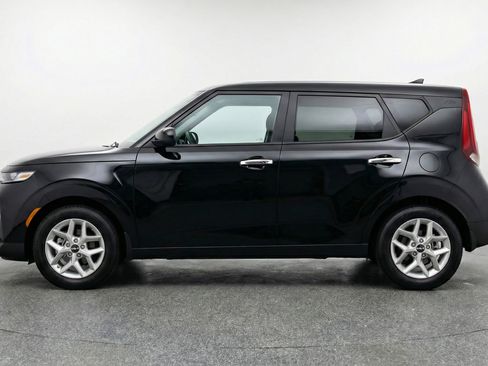 Used 2025 Kia Soul LX w/ LX Technology Package FWD image 5