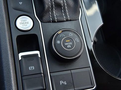 Used 2022 Volkswagen Atlas SE w/ Black Wheel Package image 17