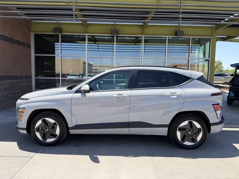 Used 2025 Hyundai Kona SEL FWD image 7