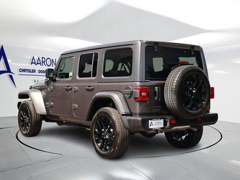 Used 2025 Jeep Wrangler Unlimited Sahara w/ Safety Group AWD/4WD image 2