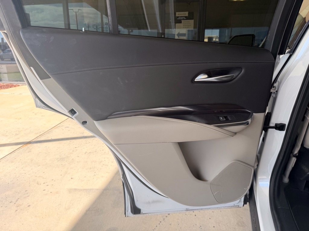 Used 2021 Cadillac XT4 Luxury w/ Cold Weather Package FWD image 12