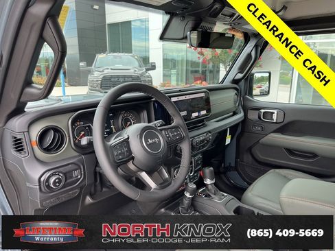 New 2025 Jeep Gladiator Mojave w/ Convenience Group image 4