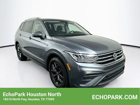 Used 2023 Volkswagen Tiguan SE w/ Panoramic Sunroof Package FWD image 1