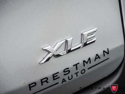 Used 2025 Toyota Sienna XLE AWD/4WD image 5